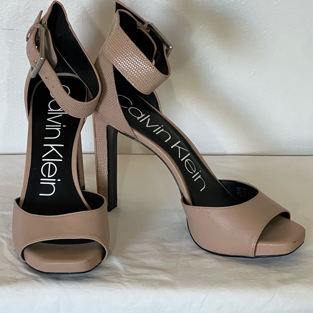 Calvin Klein Marinda nude size 8.5, gorgeous shoe for instant class!